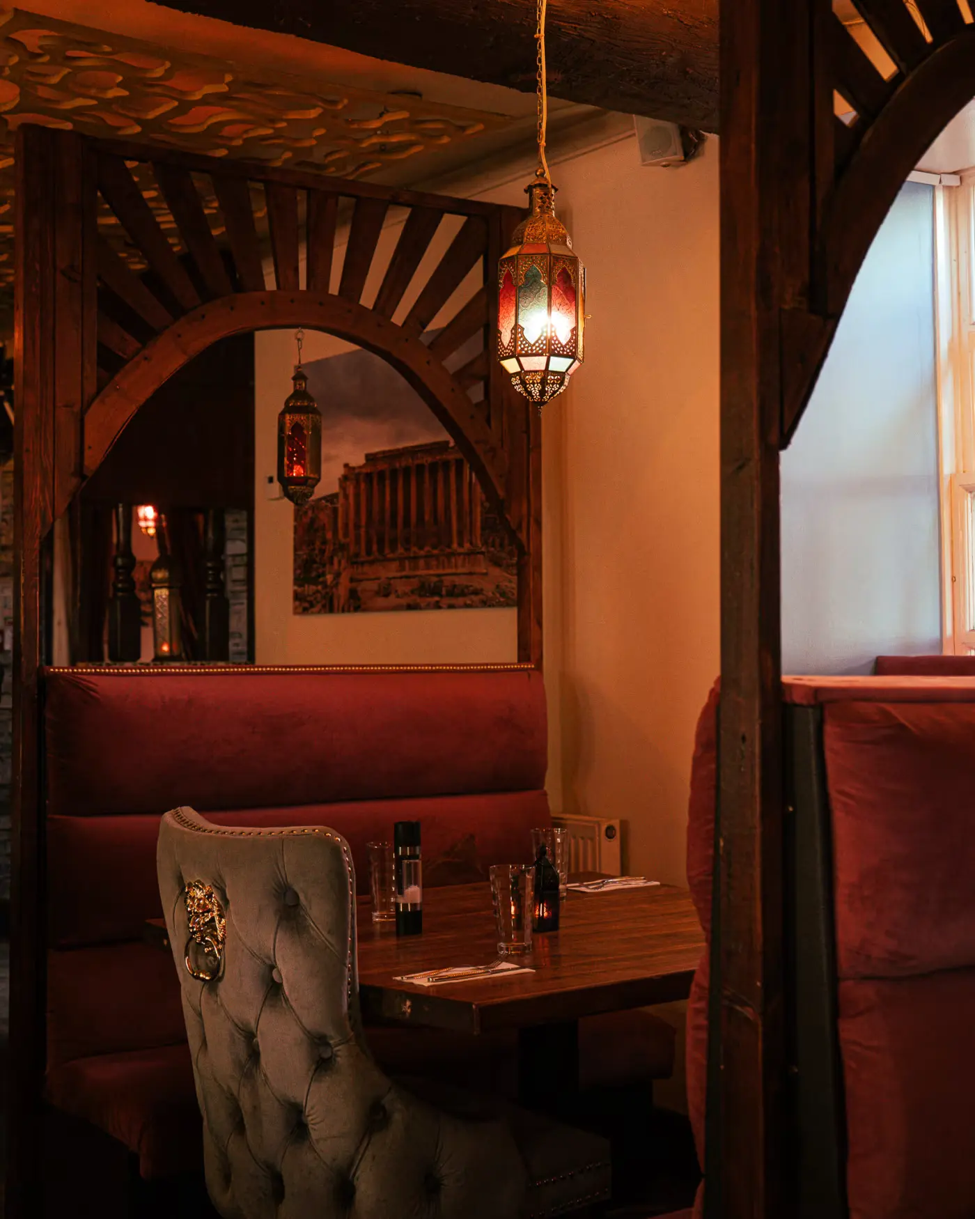 Warm interior with arches and lanterns at Beirut Restaurant, shot by Gorka Di Capitan (gorkadicapitan.com)